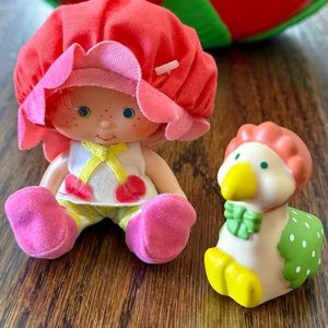 Collectible Stawberry Shortcake friend 1980 version of Cherry Cuddler & her pet